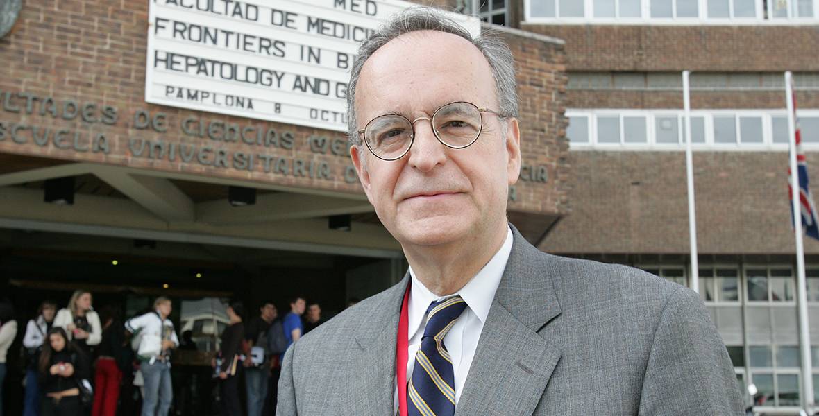 Dos de cada tres trasplantados de hígado vuelven a su trabajo normal en un año El Dr. Jorge Rakela (Clínica Mayo, Arizona)interviene en el simposio sobre Terapia Génica y Hepatología de la Universidad de Navarra