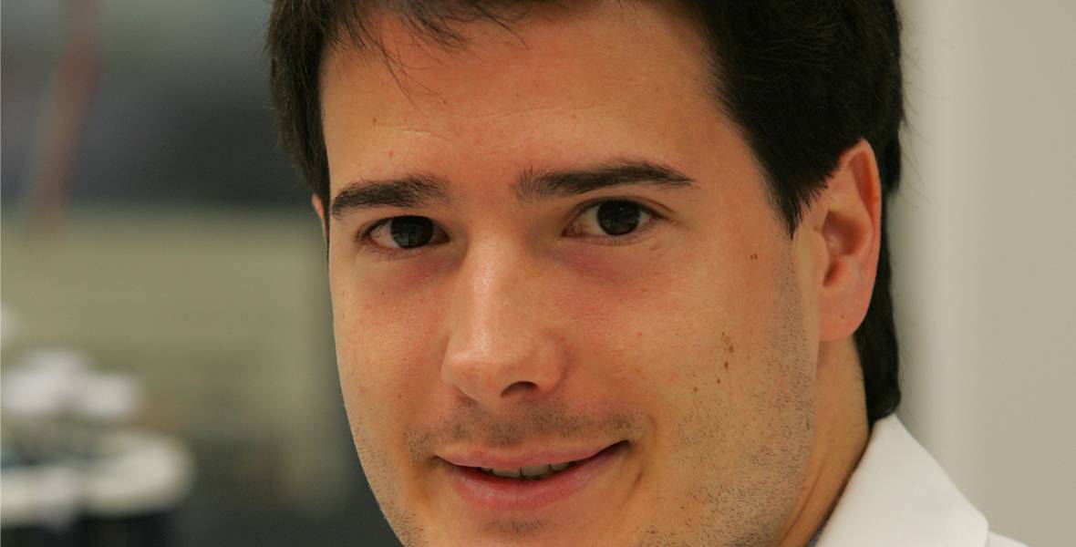 Identificadas nuevas variantes genéticas y un nuevo gen que aumentan significativamente el riesgo de desarrollar Alzheimer Carlos Cruchaga, antiguo investigador postdoctoral del CIMA, lidera el equipo internacional de investigadores autores del hallazgo