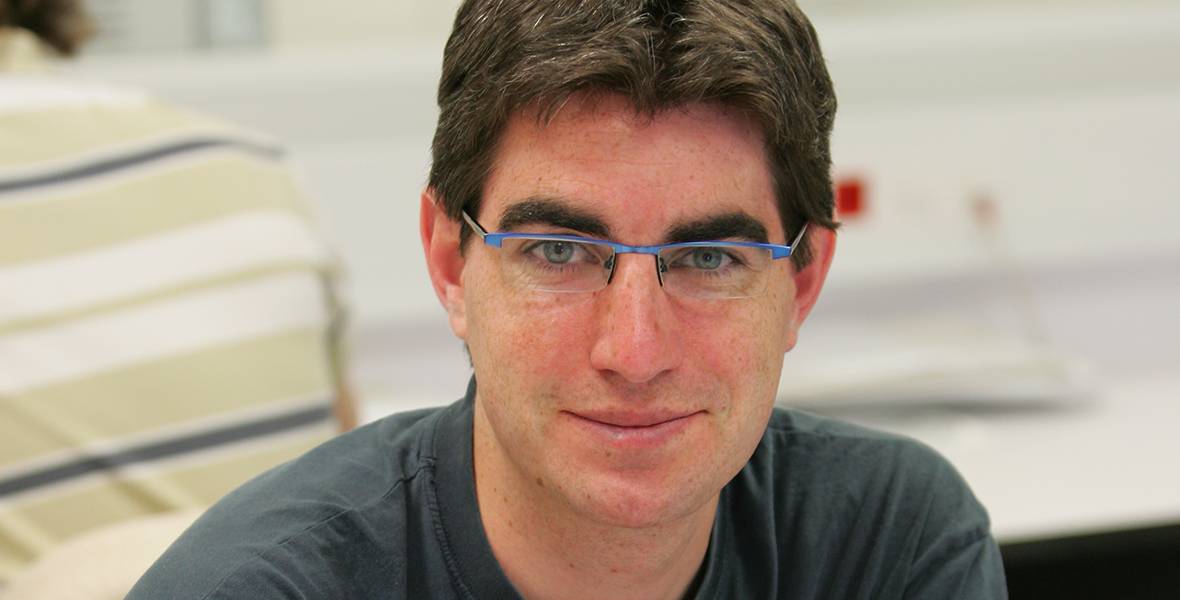 Un ingeniero del CIMA obtiene el primer premio CAF-Elhuyar de divulgación científica El trabajo analiza la causa de diferentes procesos de envejecimiento