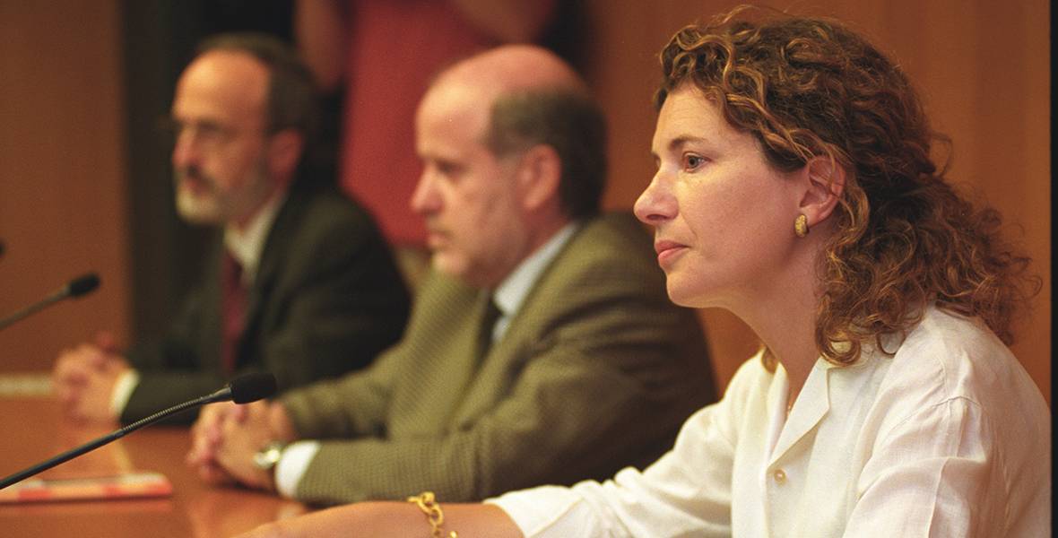 La Dra. Schlumberger, del hospital Raymond Poincaré de París, pronunció una conferencia en el CIMA de la Universidad de Navarra