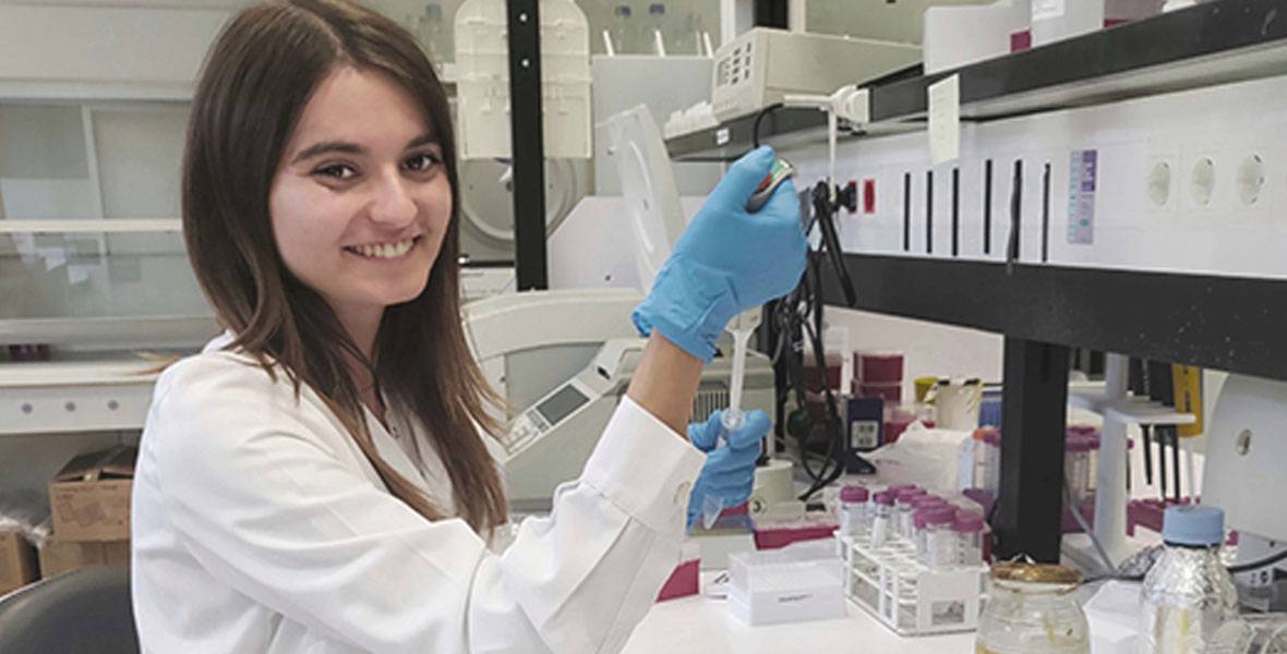 cristina-perez-investigadora-mieloma-multiple Cristina Pérez, investigadora predoctoral del Cima que realiza su formación científica en mieloma múltiple gracias a la financiación de la AECC en Navarra