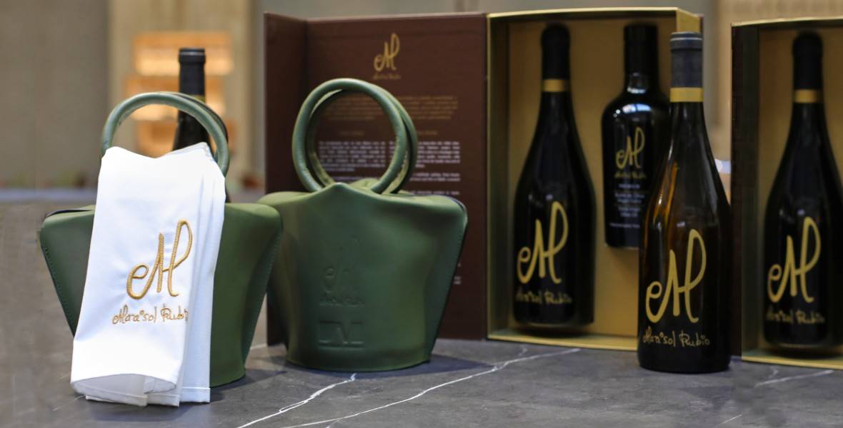 Moda y vino unidos en favor de la investigación en cáncer de ovario. Cima Universidad de Navarra