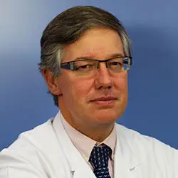 Dr. Gregorio Rabago Juan Aracil La imagen muestra al Dr. Gregorio Rábago Aracil, especialista en Cirugía Cardiaca de la Clínica Universidad de Navarra, con amplia experiencia en el campo. El Dr. Rábago es un profesional altamente capacitado y experimentado en el diagnóstico y tratamiento de enfermedades cardiovasculares complejas, y en la realización de cirugías cardíacas de alta complejidad.Su enfoque en la atención personalizada y en el uso de técnicas quirúrgicas avanzadas lo hacen destacar en el campo de la cirugía cardíaca. Además, su trayectoria profesional ha sido reconocida a nivel nacional e internacional, demostrando su compromiso con la excelencia y la calidad en la atención médica.En la Clínica Universidad de Navarra, contamos con un equipo de especialistas en cirugía cardíaca y tecnología de última generación para ofrecer una amplia variedad de opciones de tratamiento a nuestros pacientes. Estamos comprometidos en proporcionar el más alto nivel de cuidado y servicio a aquellos que confían en nosotros para el manejo de su salud cardiovascular.Para obtener más información sobre nuestros servicios en cirugía cardíaca, no dude en ponerse en contacto con nosotros.
